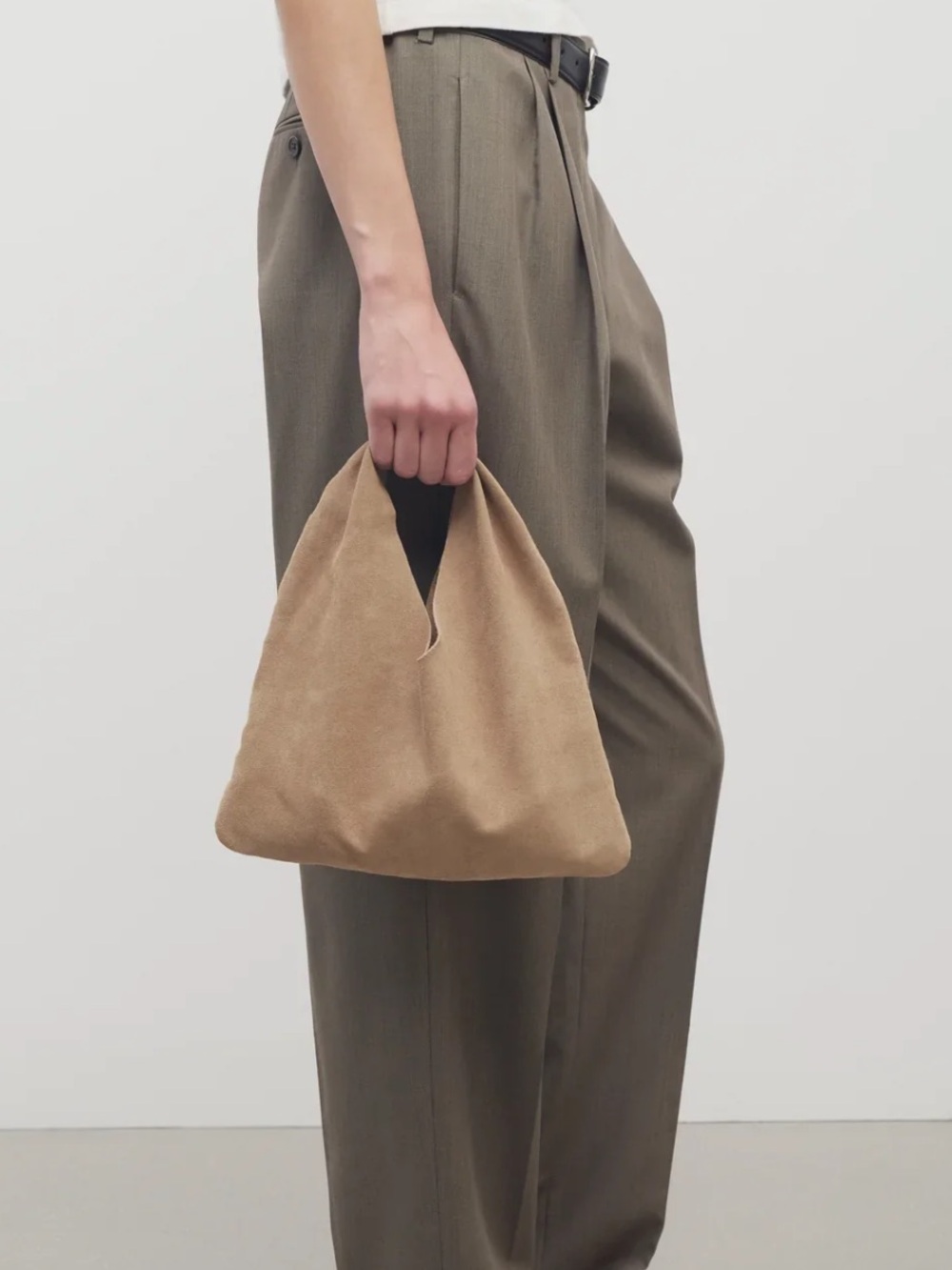 THE ROW
Beige Small Bindle Tote beige suede
